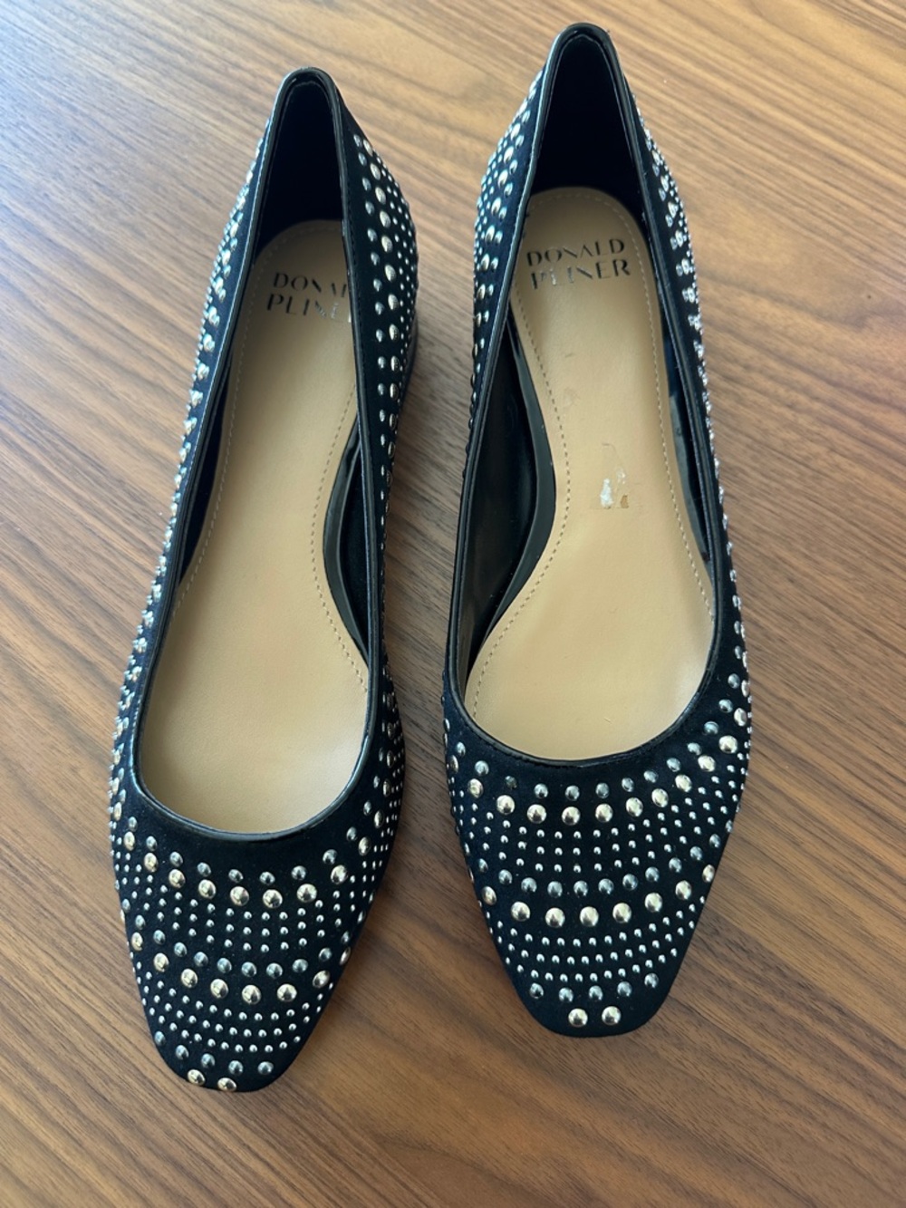Beautiful Donald Pliner Flats sz 8.5